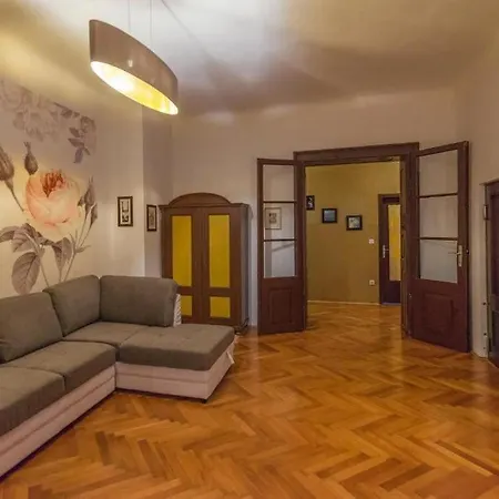 Apartma Galerija Rosa Centifolia