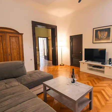 Galerija Rosa Centifolia Апартаменты *