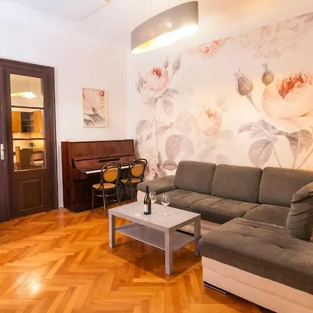 Galerija Rosa Centifolia Apartment Ljubljana