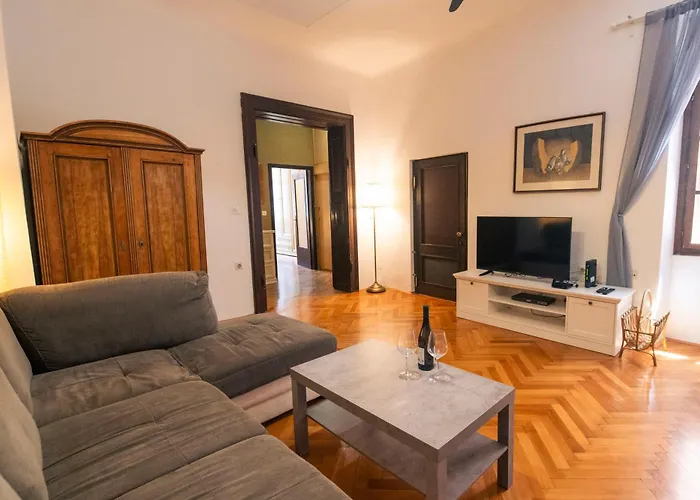 Galerija Rosa Centifolia Apartment *